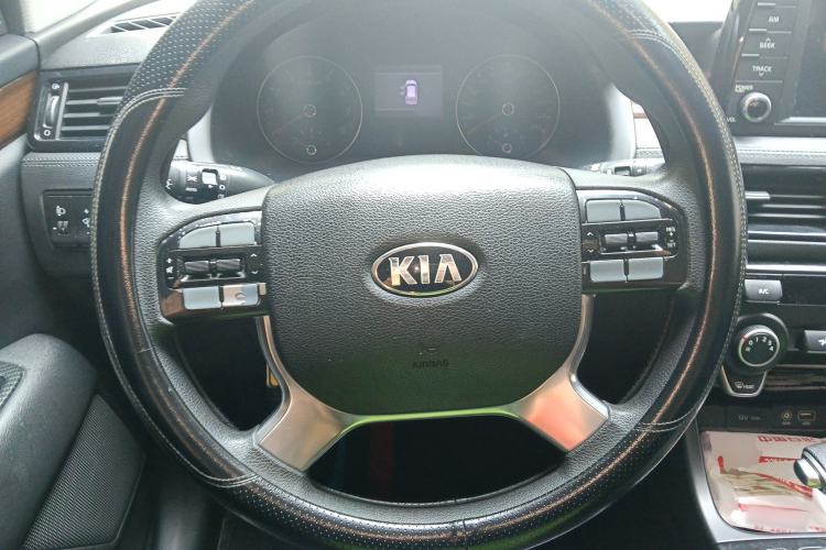 Used Kia KX7 2017 2.0L Automatic 2WD GLS 5-Seater Steering Wheel