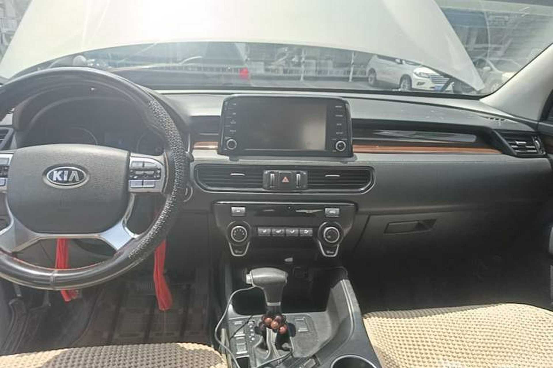 Used Kia KX7 2017 2.0L Automatic 2WD GLS 5-Seater Audio And AC Panel