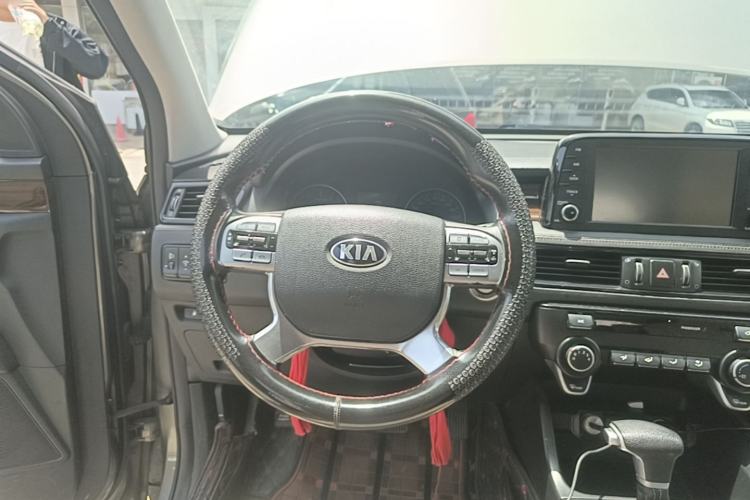 Used Kia KX7 2017 2.0L Automatic 2WD GLS 5-Seater Steering Wheel