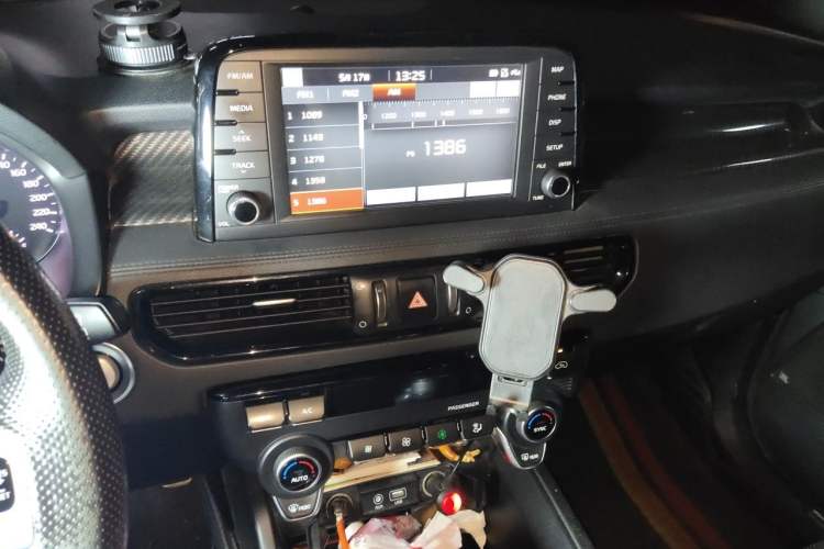 Used Kia KX7 2017 2.0T Automatic All-Wheel Drive LUX 7-Seater Audio And AC Panel