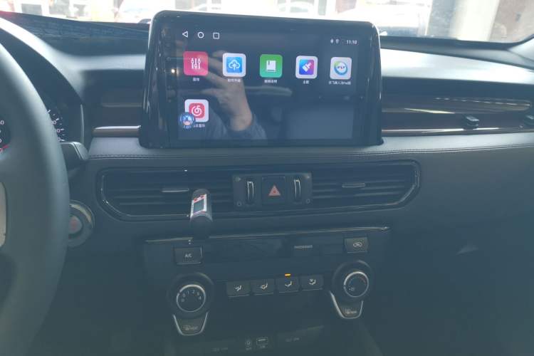 Used Kia KX7 2017 2.4L Automatic 2WD GLS 5-Seater Audio And AC Panel