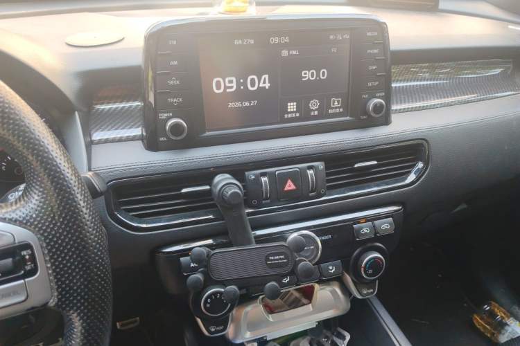 Used Kia KX7 2017 2.0T Automatic Two-Wheel Drive GLS 7-Seater Audio And AC Panel