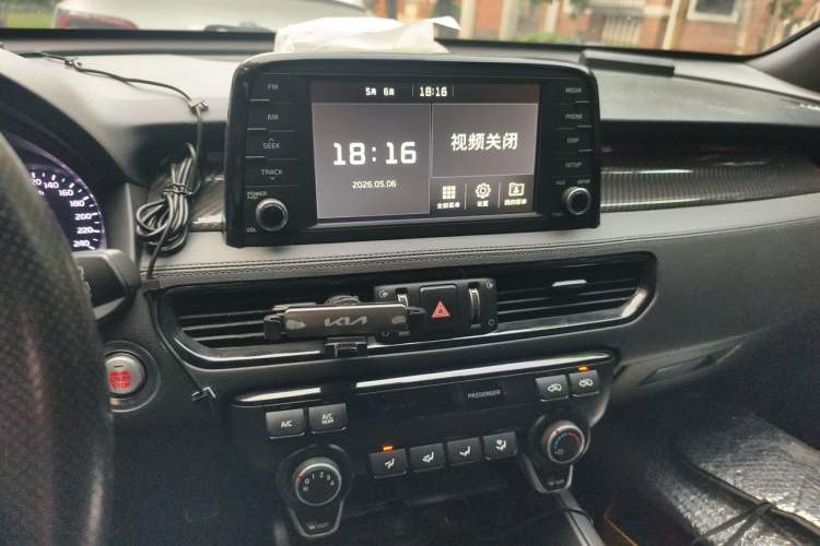 Used Kia KX7 2017 2.0T Automatic Two-Wheel Drive GLS 7-Seater Audio And AC Panel