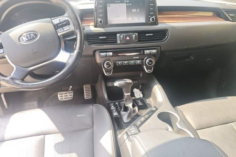 Used Kia KX7 2017 2.0T Automatic All-Wheel Drive LUX 7-Seater Audio And AC Panel