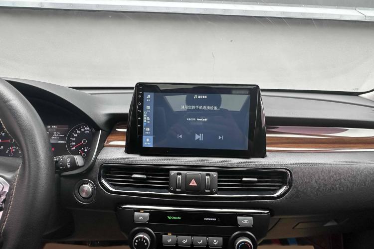 Used Kia KX7 2017 2.4L Automatic 2WD GLS 5-Seater Audio And AC Panel