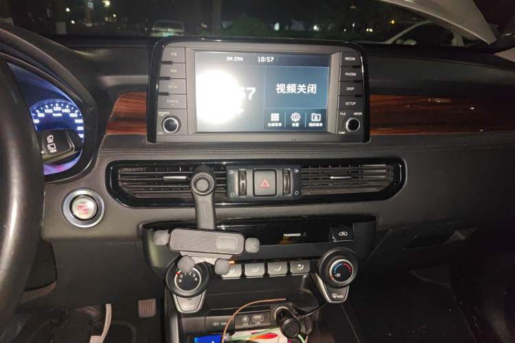 Used Kia KX7 2017 2.4L Automatic 2WD GLS 5-Seater Audio And AC Panel