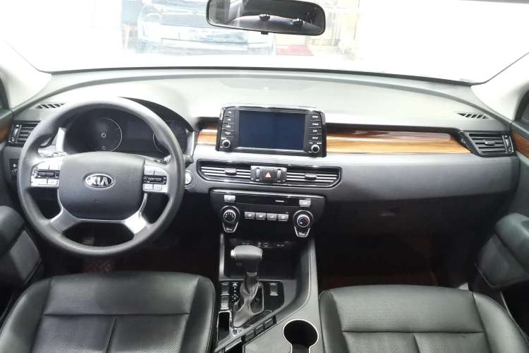 Used Kia KX7 2017 2.0L Automatic 2WD GLS 5-Seater Center Console