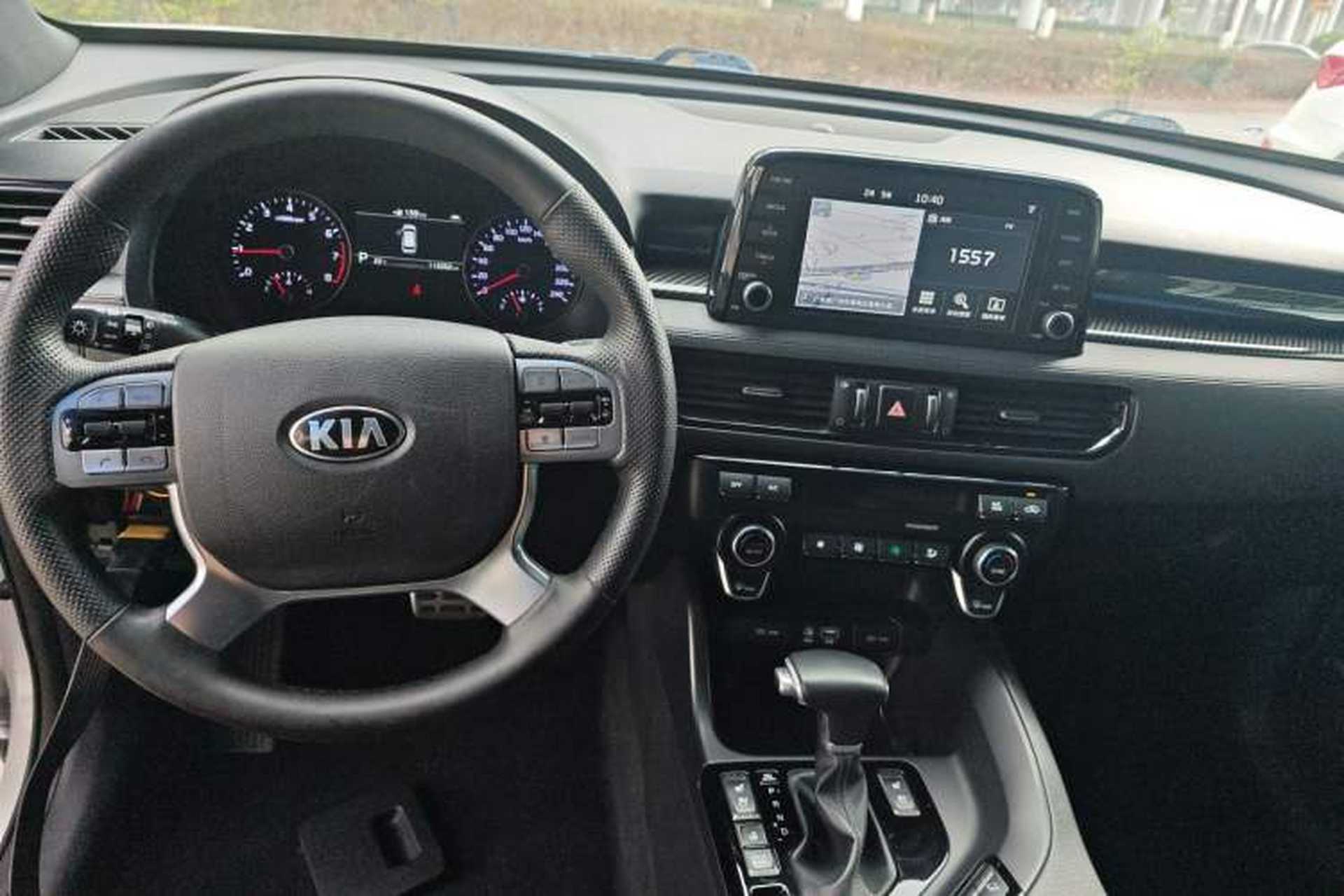 Used Kia KX7 2017 2.0T Automatic All-Wheel Drive LUX 7-Seater Center Console
