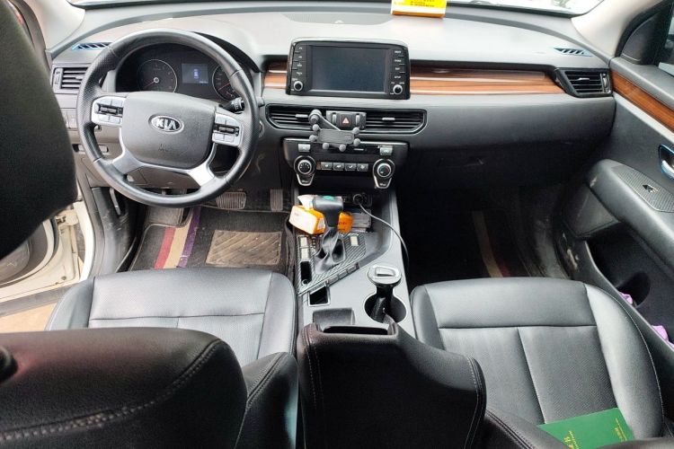 Used Kia KX7 2017 2.0L Automatic 2WD GLS 5-Seater Center Console