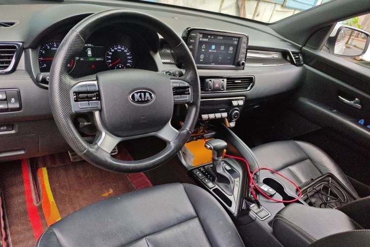 Used Kia KX7 2017 2.0T Automatic All-Wheel Drive LUX 7-Seater Center Console