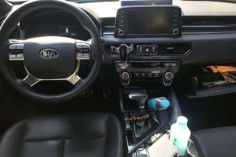 Used Kia KX7 2017 2.0T Automatic Two-Wheel Drive GLS 7-Seater Center Console