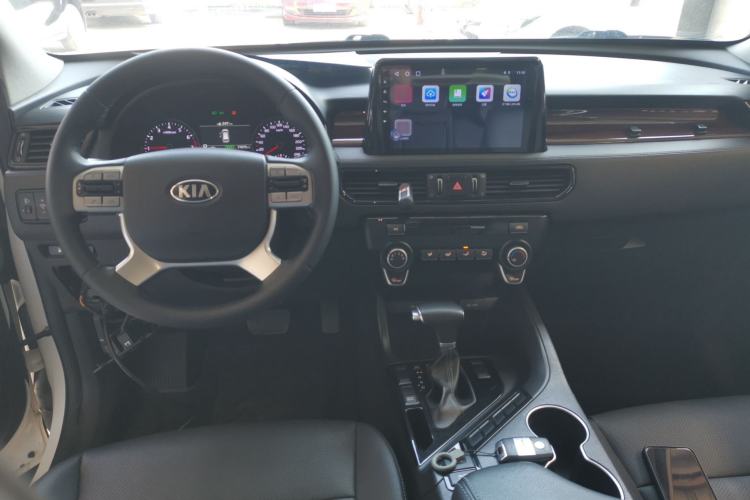 Used Kia KX7 2017 2.4L Automatic 2WD GLS 5-Seater Center Console