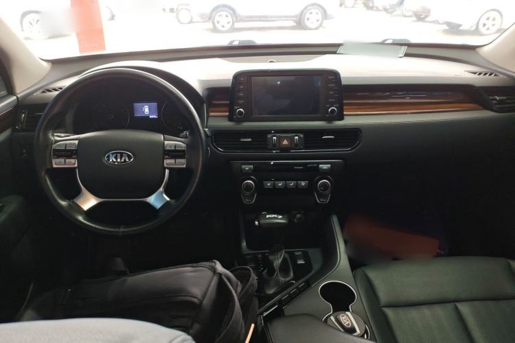 Used Kia KX7 2017 2.0L Automatic 2WD GLS 5-Seater Center Console