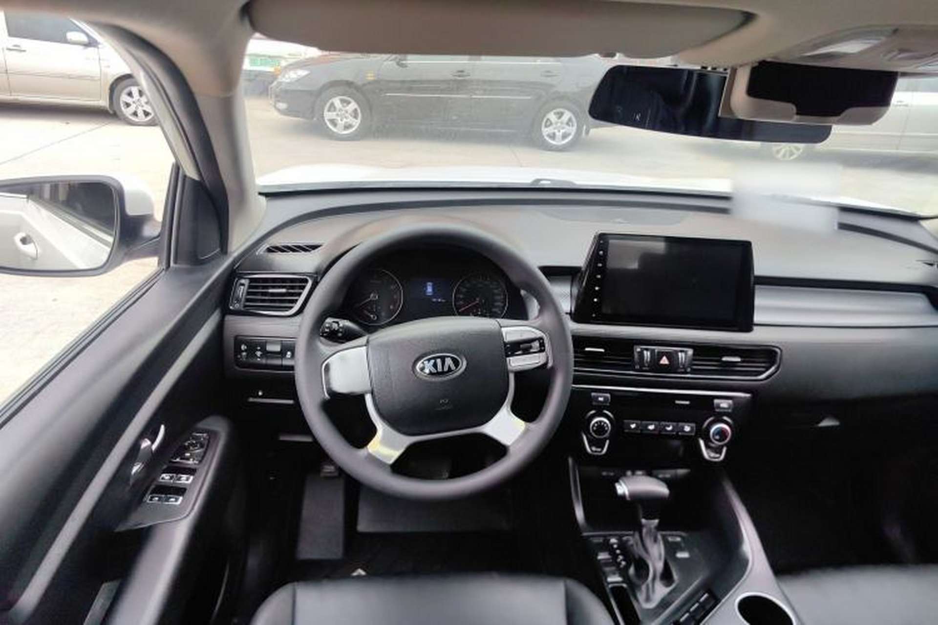 Used Kia KX7 2017 2.0L Automatic 2WD SMART 5-seater Center Console