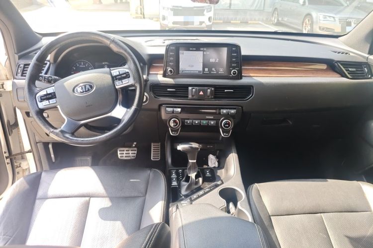 Used Kia KX7 2017 2.0T Automatic All-Wheel Drive LUX 7-Seater Center Console