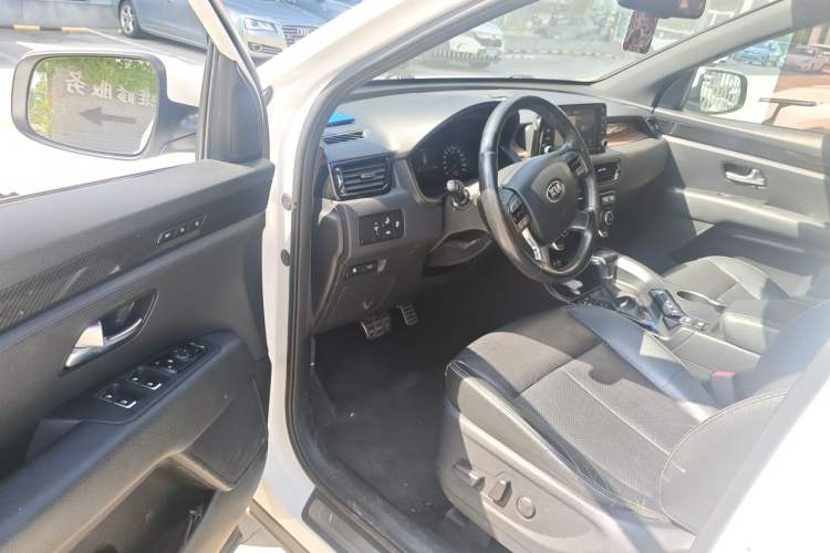 Used Kia KX7 2017 2.0T Automatic All-Wheel Drive LUX 7-Seater Driver Seat