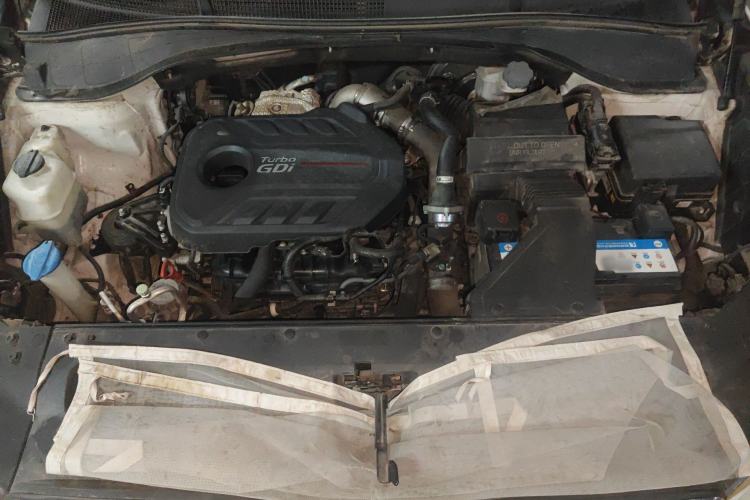 Used Kia KX7 2017 2.0T Automatic 4WD DLX 7-Seater Engine Bay