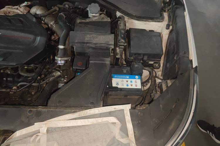 Used Kia KX7 2017 2.0T Automatic 4WD DLX 7-Seater Engine Bay Left