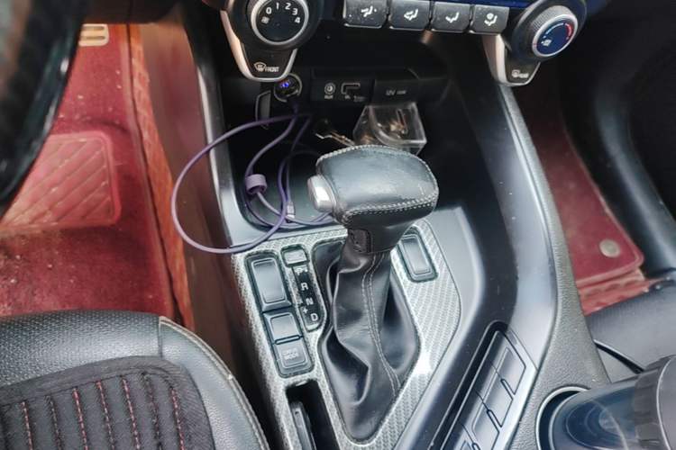 Used Kia KX7 2017 2.0T Automatic Two-Wheel Drive GLS 7-Seater Gear Lever