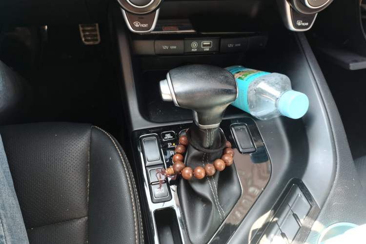 Used Kia KX7 2017 2.0T Automatic Two-Wheel Drive GLS 7-Seater Gear Lever