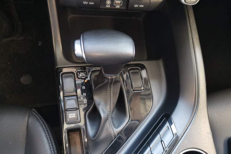 Used Kia KX7 2017 2.4L Automatic 2WD GLS 5-Seater Gear Lever