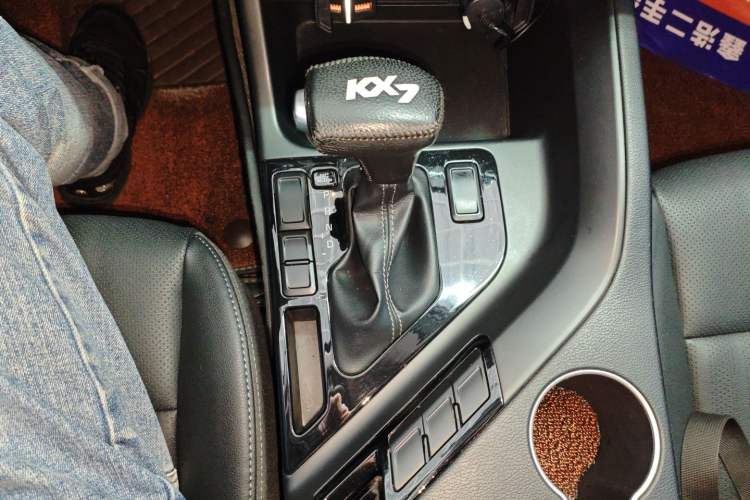 Used Kia KX7 2017 2.0L Automatic 2WD GLS 5-Seater Gear Lever