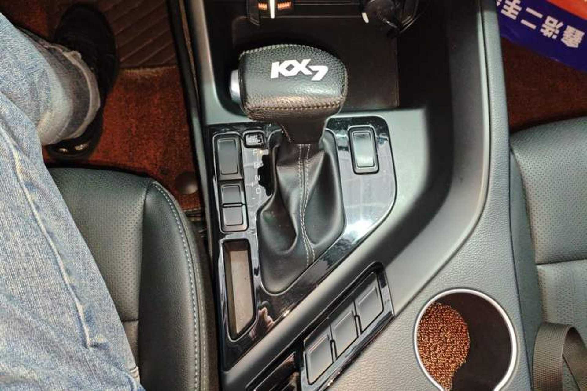 Used Kia KX7 2017 2.0L Automatic 2WD GLS 5-Seater Gear Lever