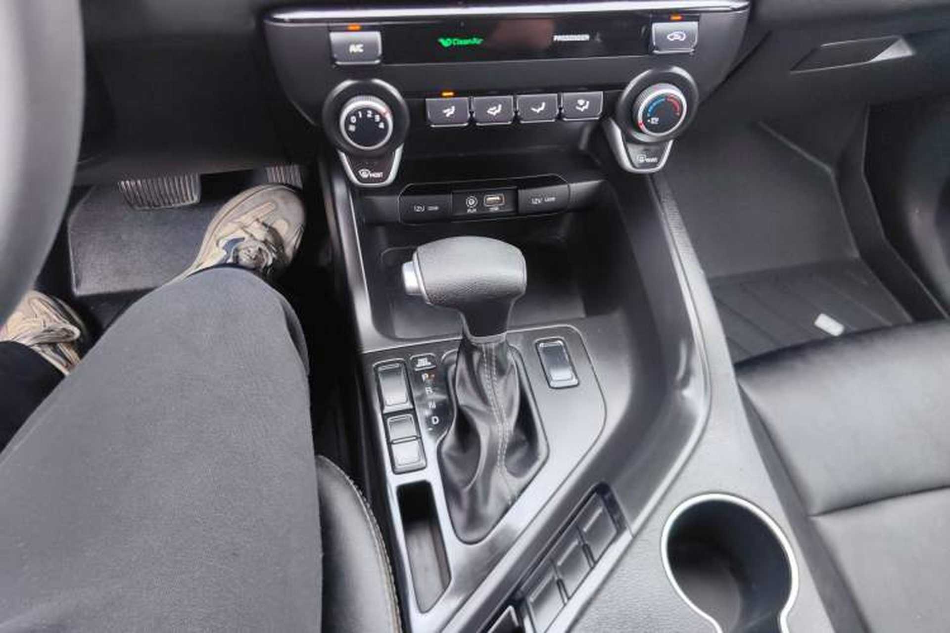 Used Kia KX7 2017 2.0L Automatic 2WD SMART 5-seater Gear Lever
