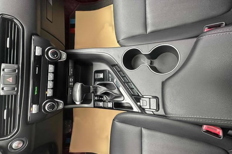 Used Kia KX7 2017 2.4L Automatic 2WD GLS 5-Seater Gear Lever