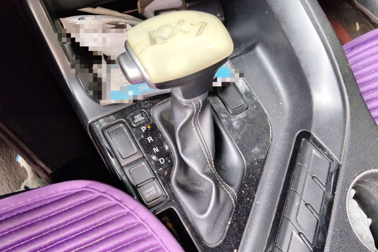 Used Kia KX7 2017 2.4L Automatic 2WD GLS 5-Seater Gear Lever