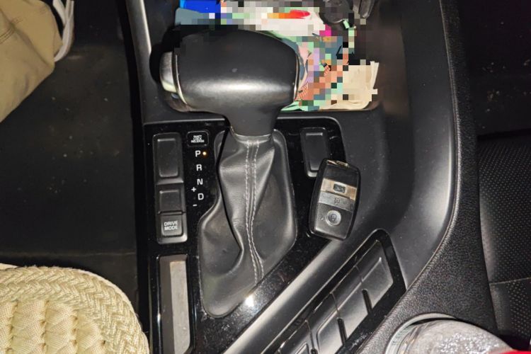 Used Kia KX7 2017 2.4L Automatic 2WD GLS 5-Seater Gear Lever