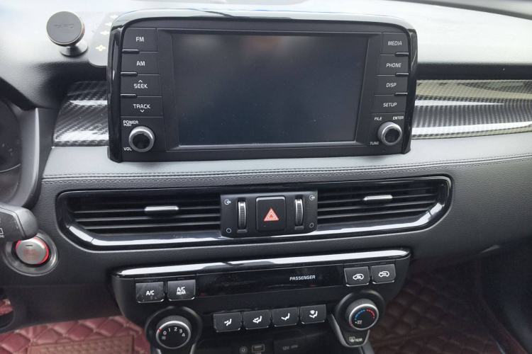 Used Kia KX7 2017 2.0T Automatic Two-Wheel Drive GLS 7-Seater Interior 2