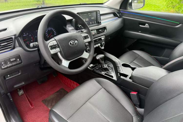 Used Kia KX7 2017 2.0L Automatic 2WD GL 5 Seats Interior 3