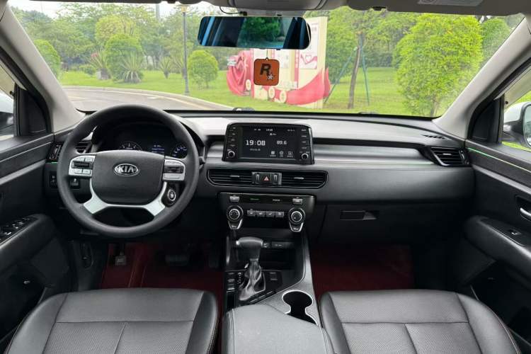 Used Kia KX7 2017 2.0L Automatic 2WD GL 5 Seats Interior 4