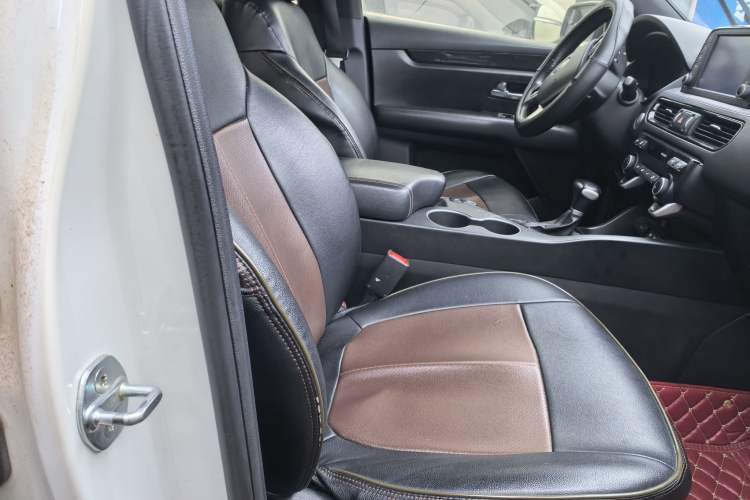 Used Kia KX7 2017 2.0T Automatic Two-Wheel Drive GLS 7-Seater Interior 5
