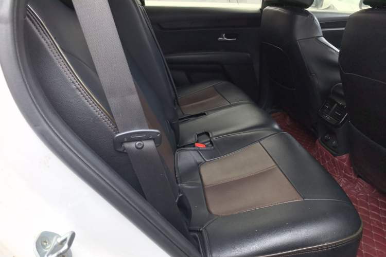 Used Kia KX7 2017 2.0T Automatic Two-Wheel Drive GLS 7-Seater Interior 6