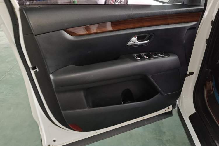 Used Kia KX7 2017 2.4L Automatic 2WD GLS 5-Seater Left Front Door Interior