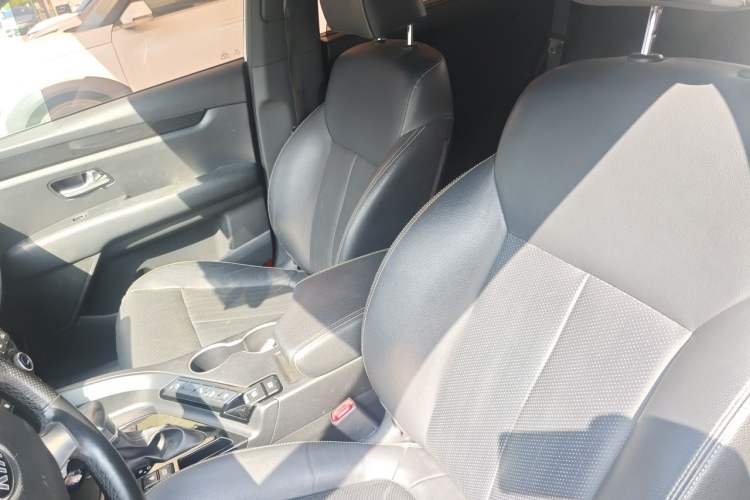 Used Kia KX7 2017 2.0T Automatic All-Wheel Drive LUX 7-Seater Left Front Seat