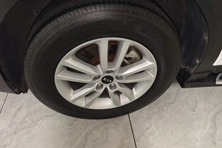 Used Kia KX7 2017 2.0L Automatic 2WD GL 5 Seats Left Front Wheel Hub