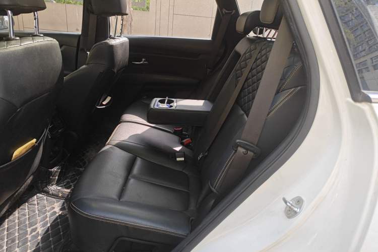 Used Kia KX7 2017 2.0T Automatic 4WD DLX 7-Seater Left Rear Seat