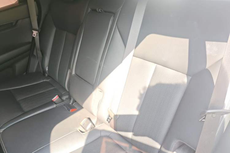 Used Kia KX7 2017 2.0T Automatic All-Wheel Drive LUX 7-Seater Left Rear Seat