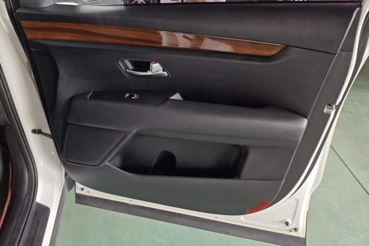 Used Kia KX7 2017 2.4L Automatic 2WD GLS 5-Seater Right Front Door Interior