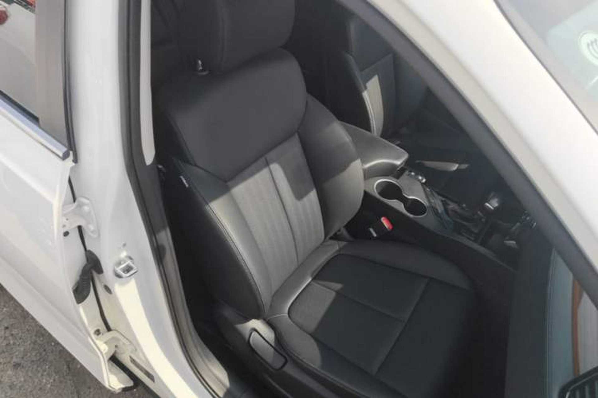 Used Kia KX7 2017 2.4L Automatic 2WD GLS 5-Seater Right Front Seat