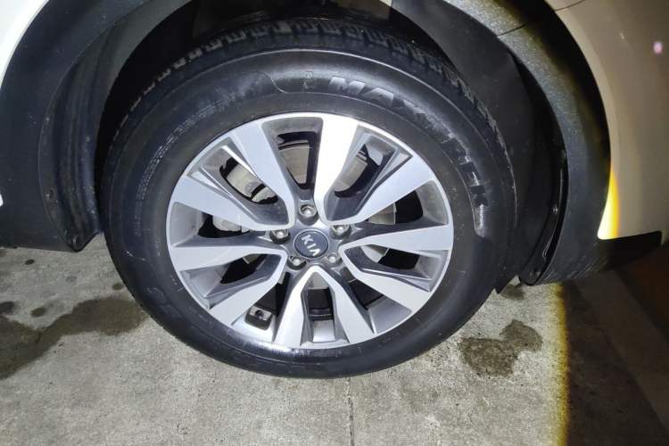 Used Kia KX7 2017 2.0T Automatic All-Wheel Drive LUX 7-Seater Right Front Wheel Hub
