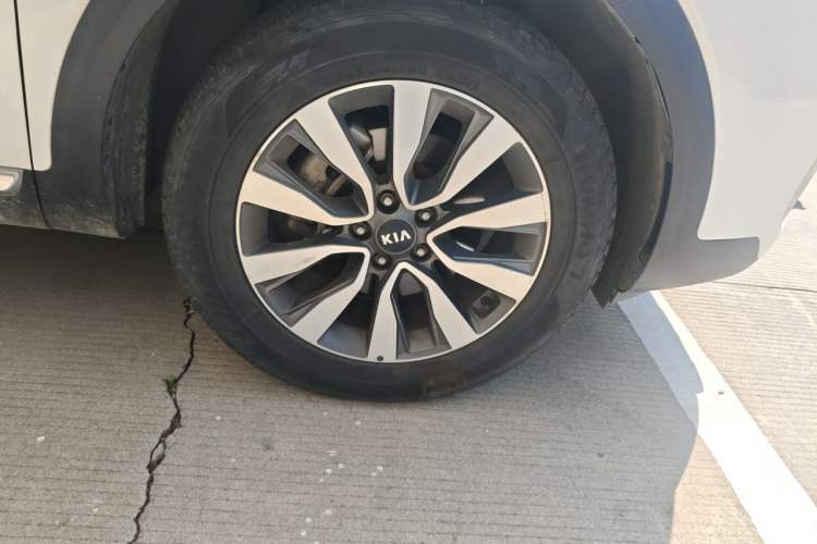 Used Kia KX7 2017 2.0T Automatic All-Wheel Drive LUX 7-Seater Right Front Wheel Hub