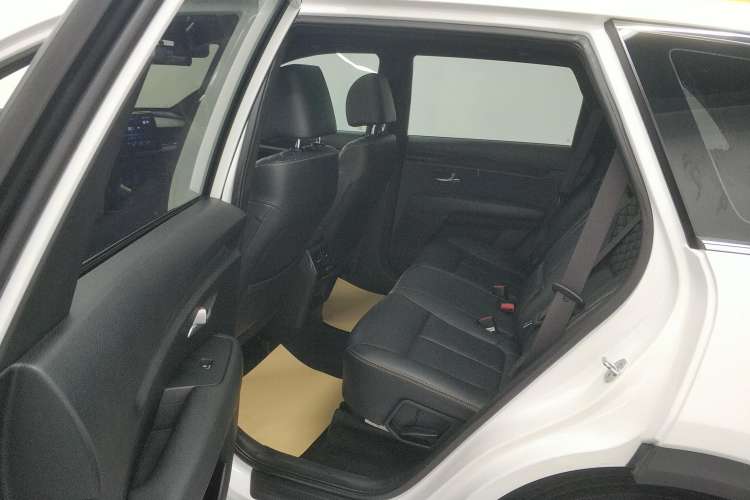 Used Kia KX7 2017 2.0T Automatic 4WD DLX 7-Seater Right Rear Seat