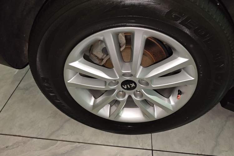 Used Kia KX7 2017 2.0L Automatic 2WD GL 5 Seats Right Rear Wheel Hub