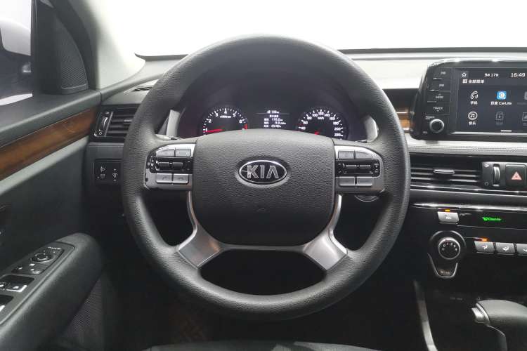 Used Kia KX7 2017 2.0L Automatic 2WD GLS 5-Seater Steering Wheel