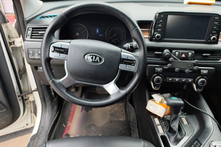 Used Kia KX7 2017 2.0L Automatic 2WD GLS 5-Seater Steering Wheel