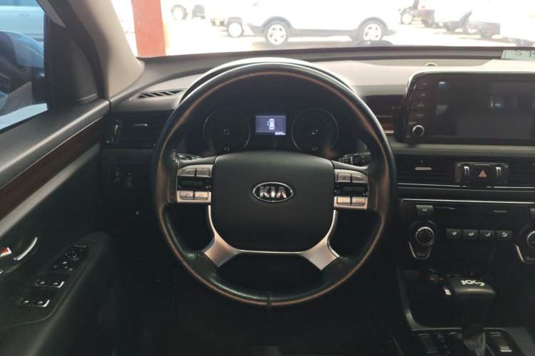 Used Kia KX7 2017 2.0L Automatic 2WD GLS 5-Seater Steering Wheel